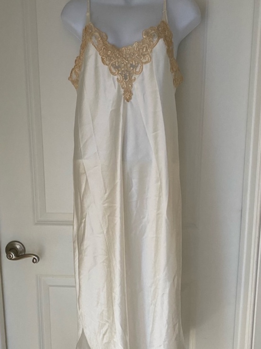 Vintage Íntimo Amore Long Nightgown Chic Glamorous Feminine Pearls Lace Detail S